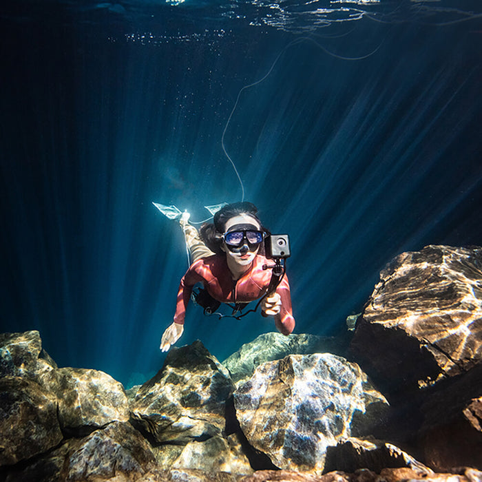 divemaster underwater camera girl